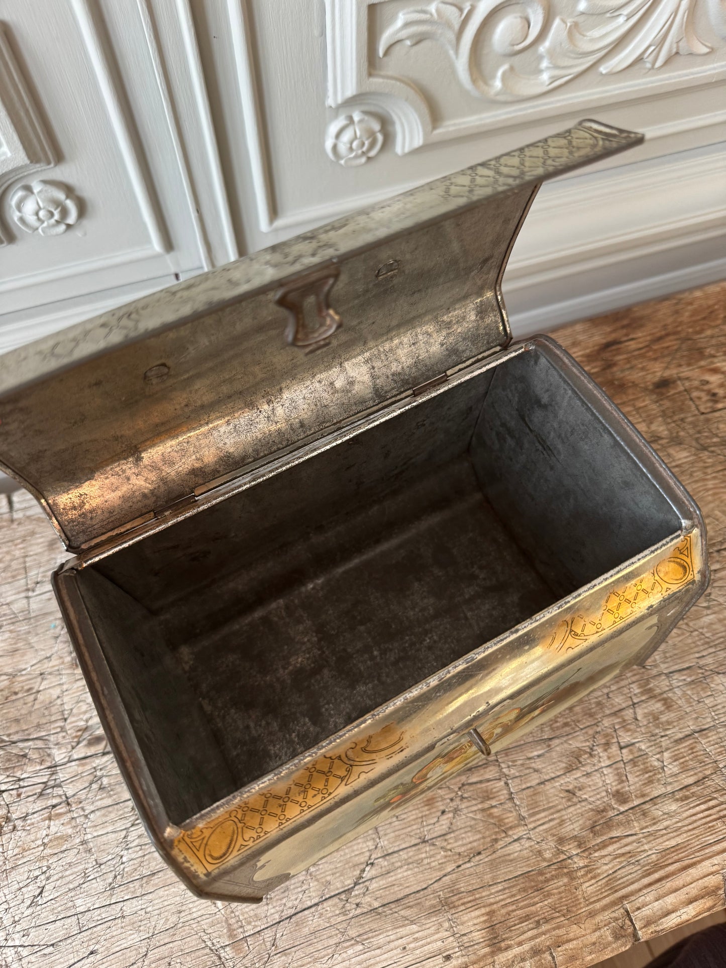 Plåtburk box med frukter