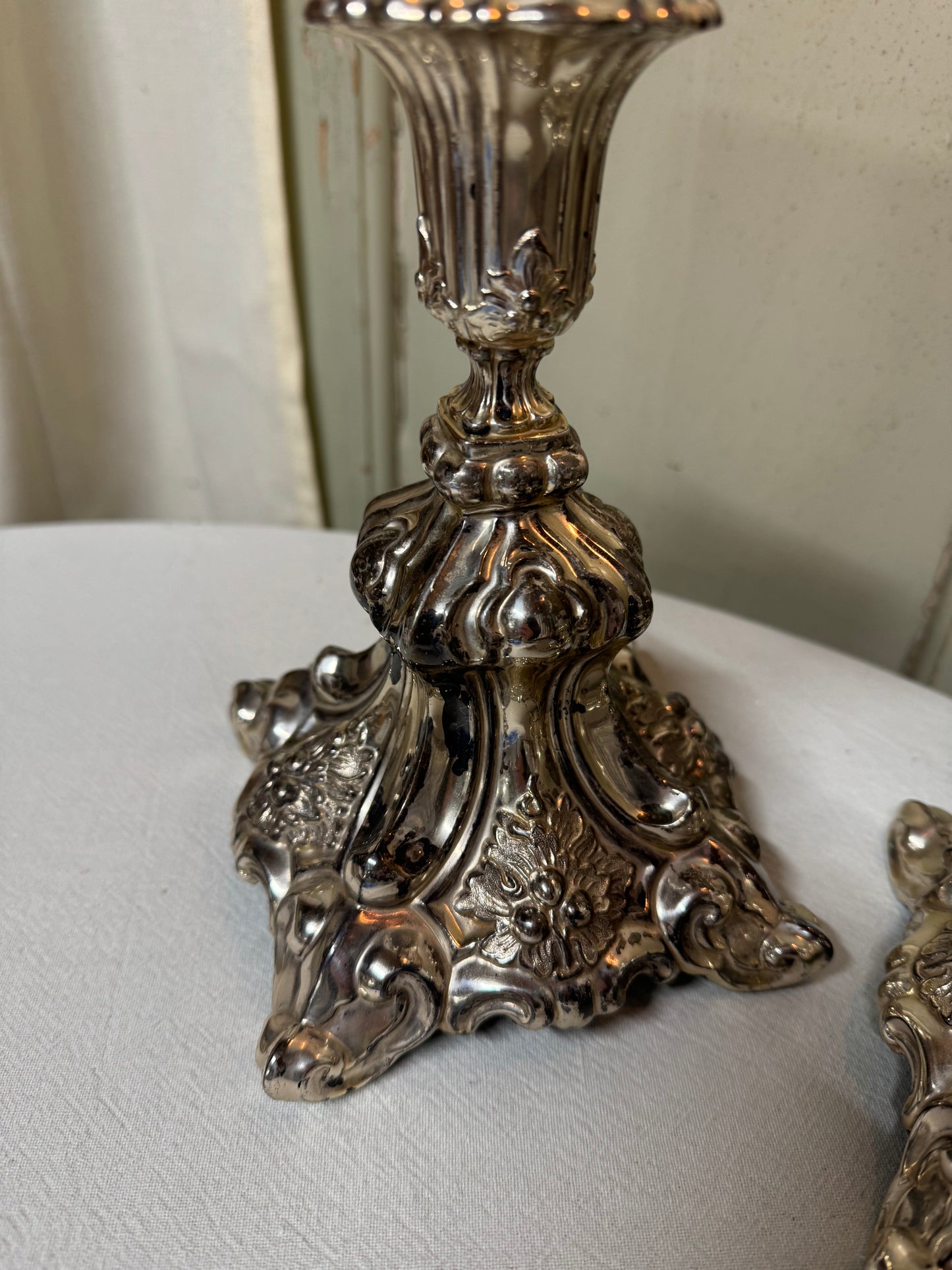 Paret maffiga ljusstakar