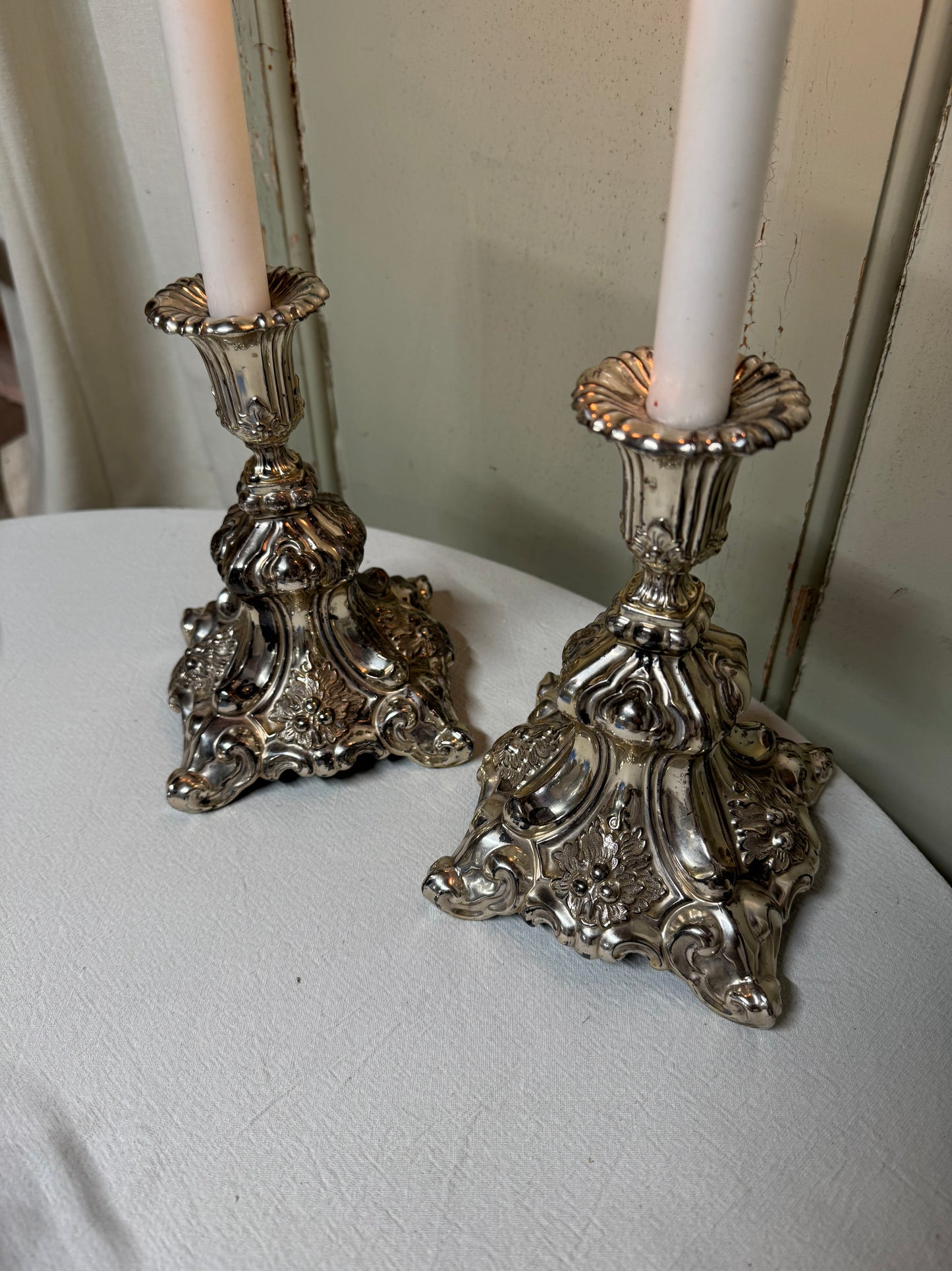 Paret maffiga ljusstakar