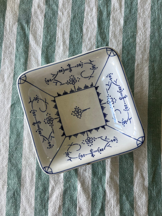 Blåvitmönstrad skål