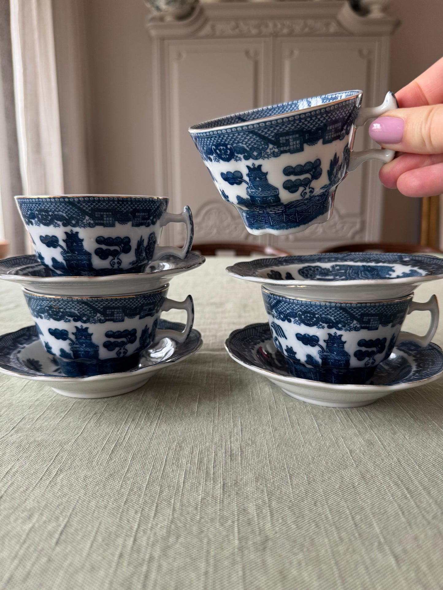 4st kaffekoppar med fat i Blue Willow-mönster