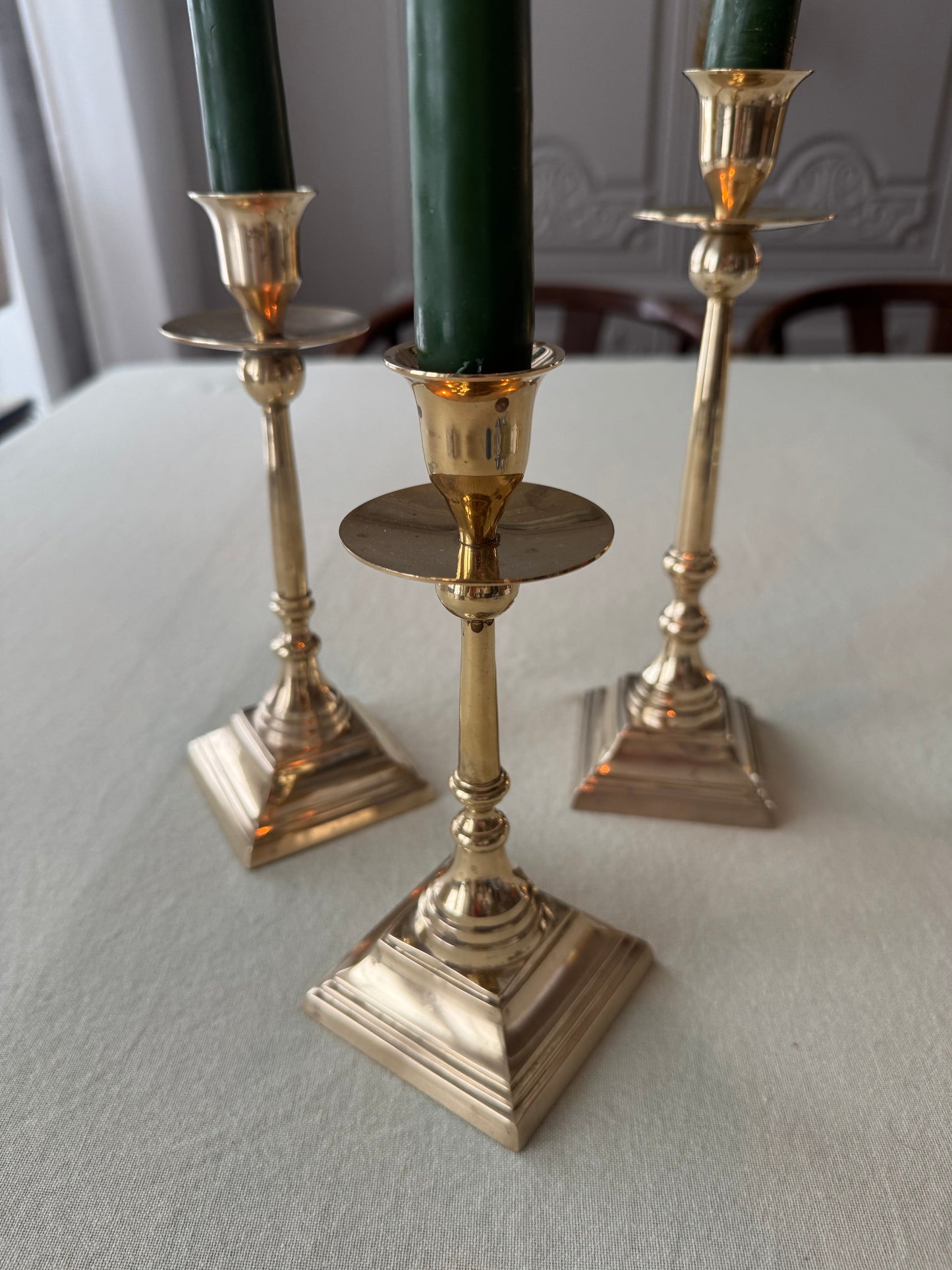 3st mässingsljusstakar i olika höjder