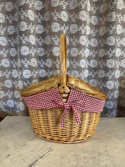 Picknickkorg i rotting med lock och tygfoder