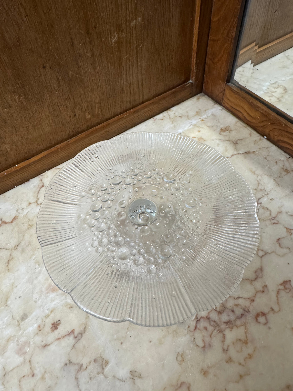 Kakfat i glas på fot