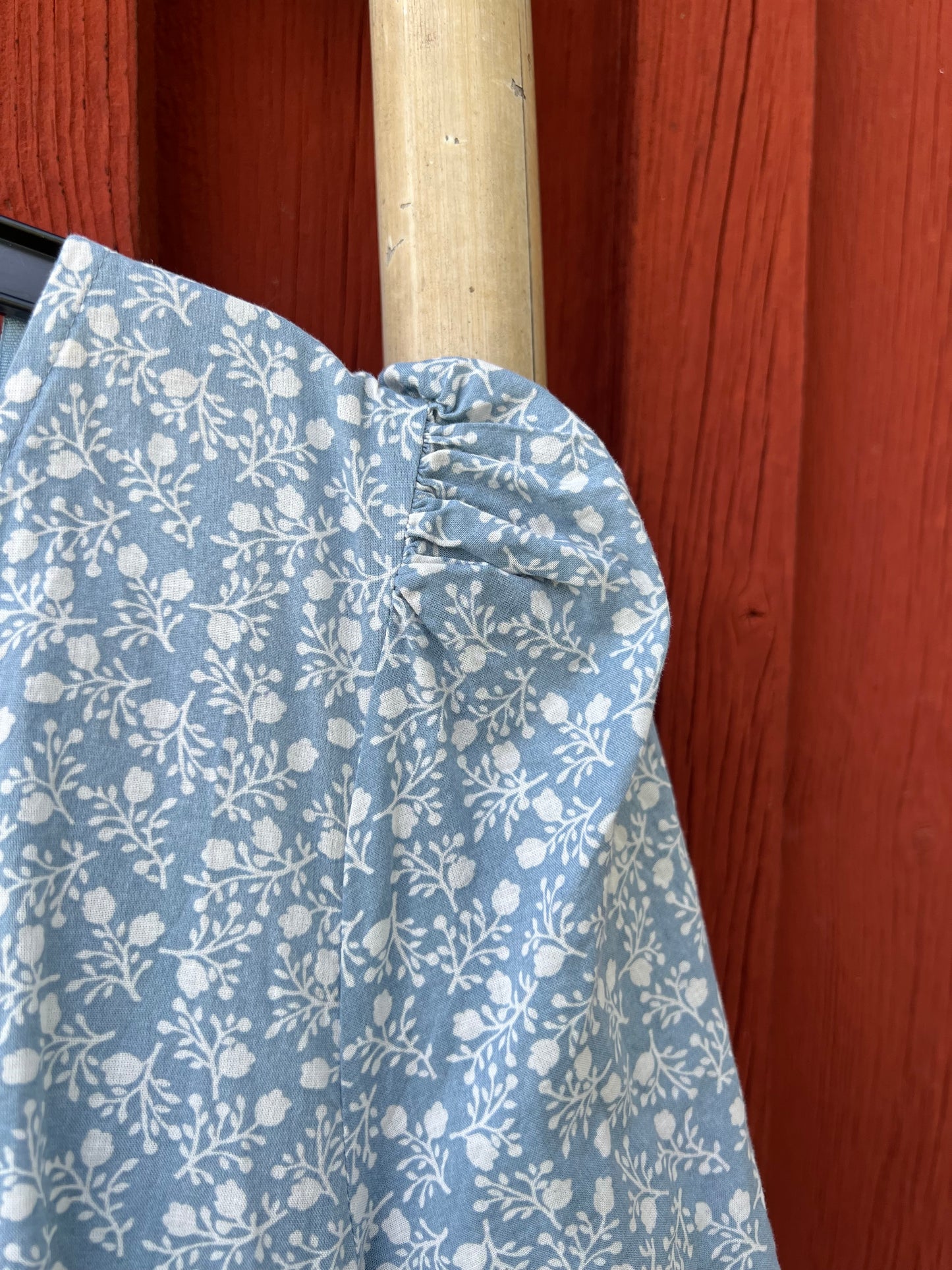 Blåvit klänning &Otherstories