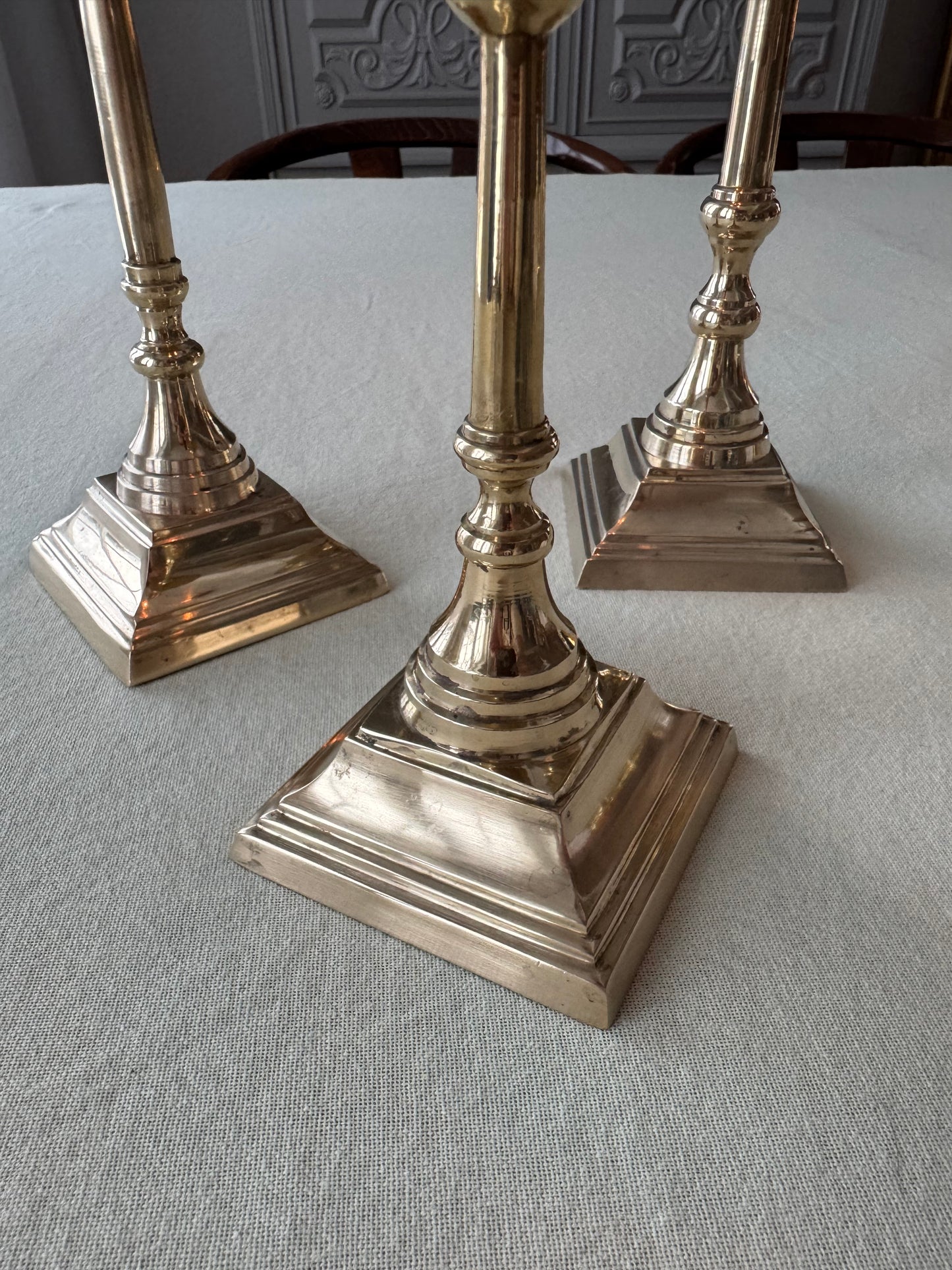 3st mässingsljusstakar i olika höjder