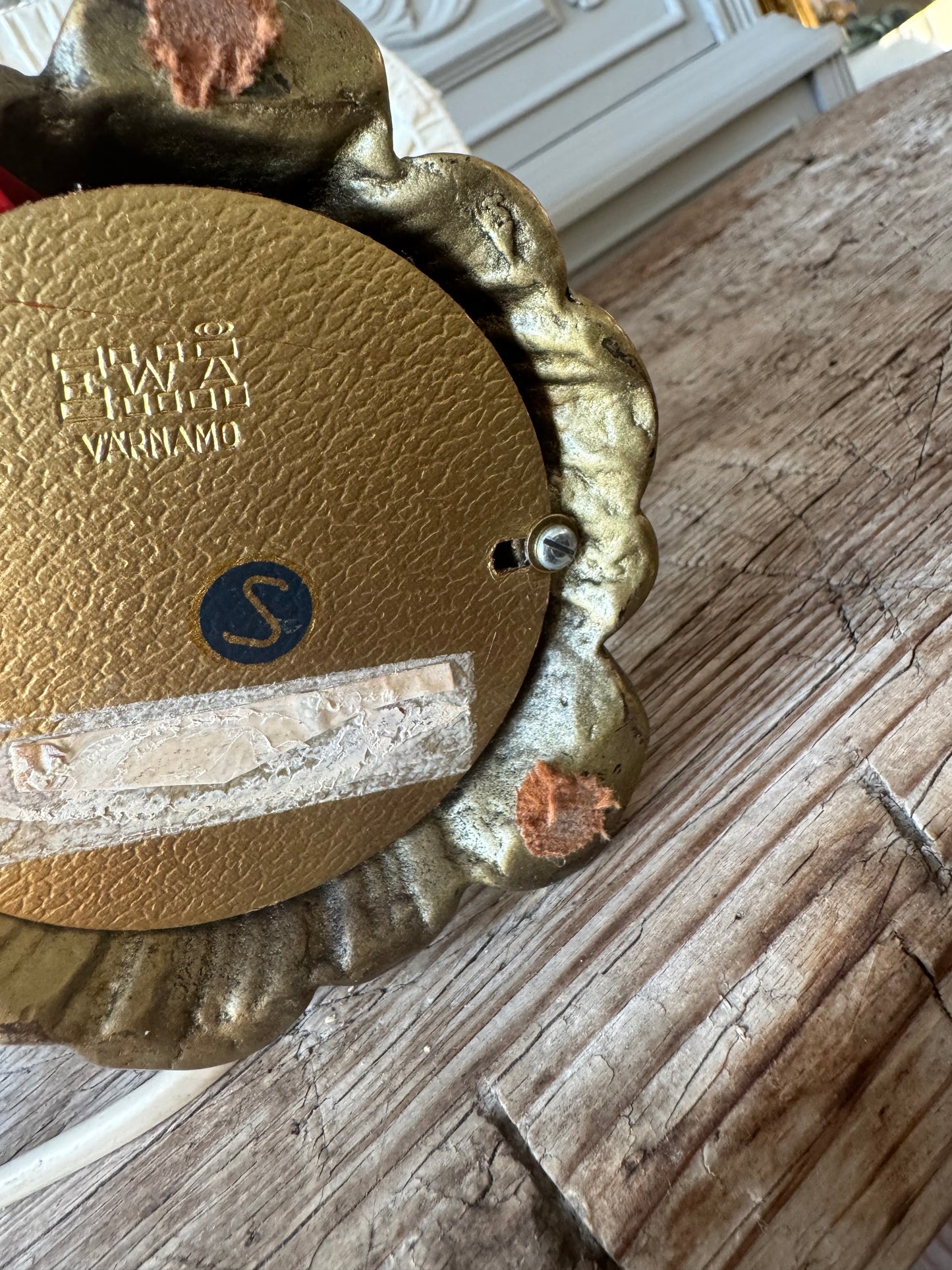 Bordslampa med hänklar och fot i mässing Ewa Värnamo