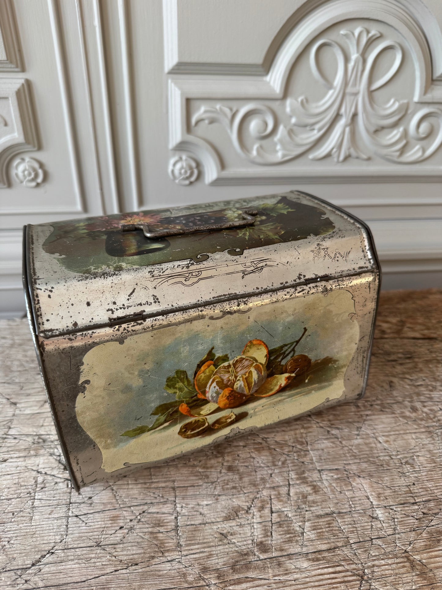 Plåtburk box med frukter