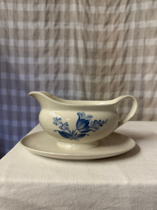 Såssnipa på fat i flintgods, dekorerad i blått