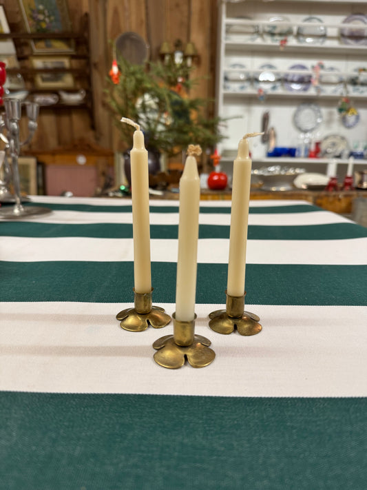 Triss i fyrklöver mässingsljusstakar för julgransljus