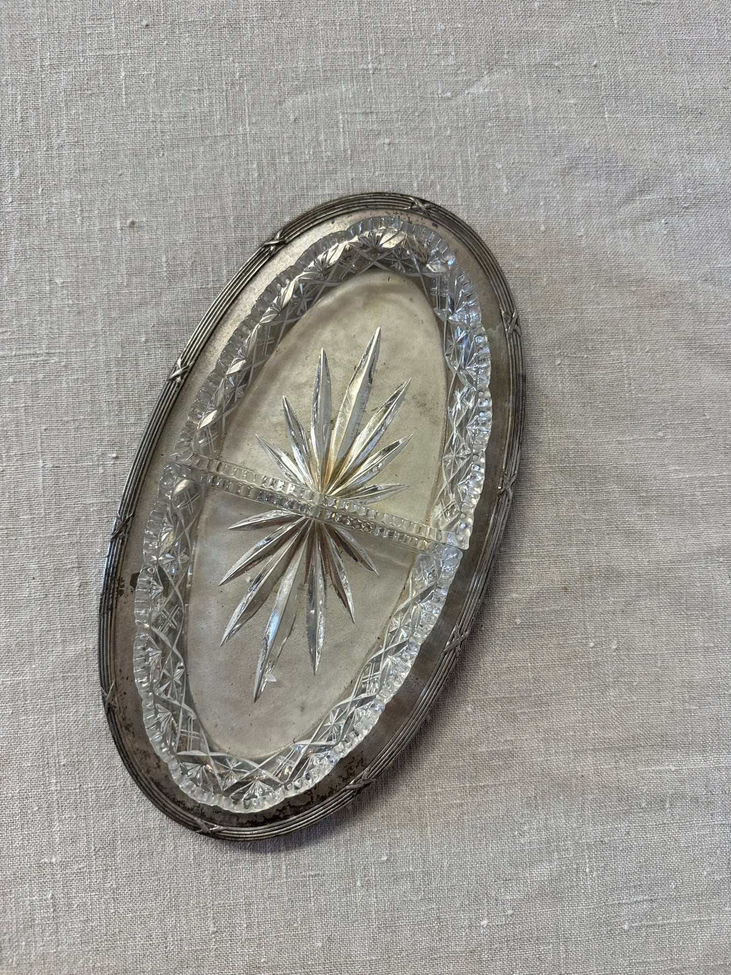 Serveringsfat / pressglasfat, mitten av 1900-talet