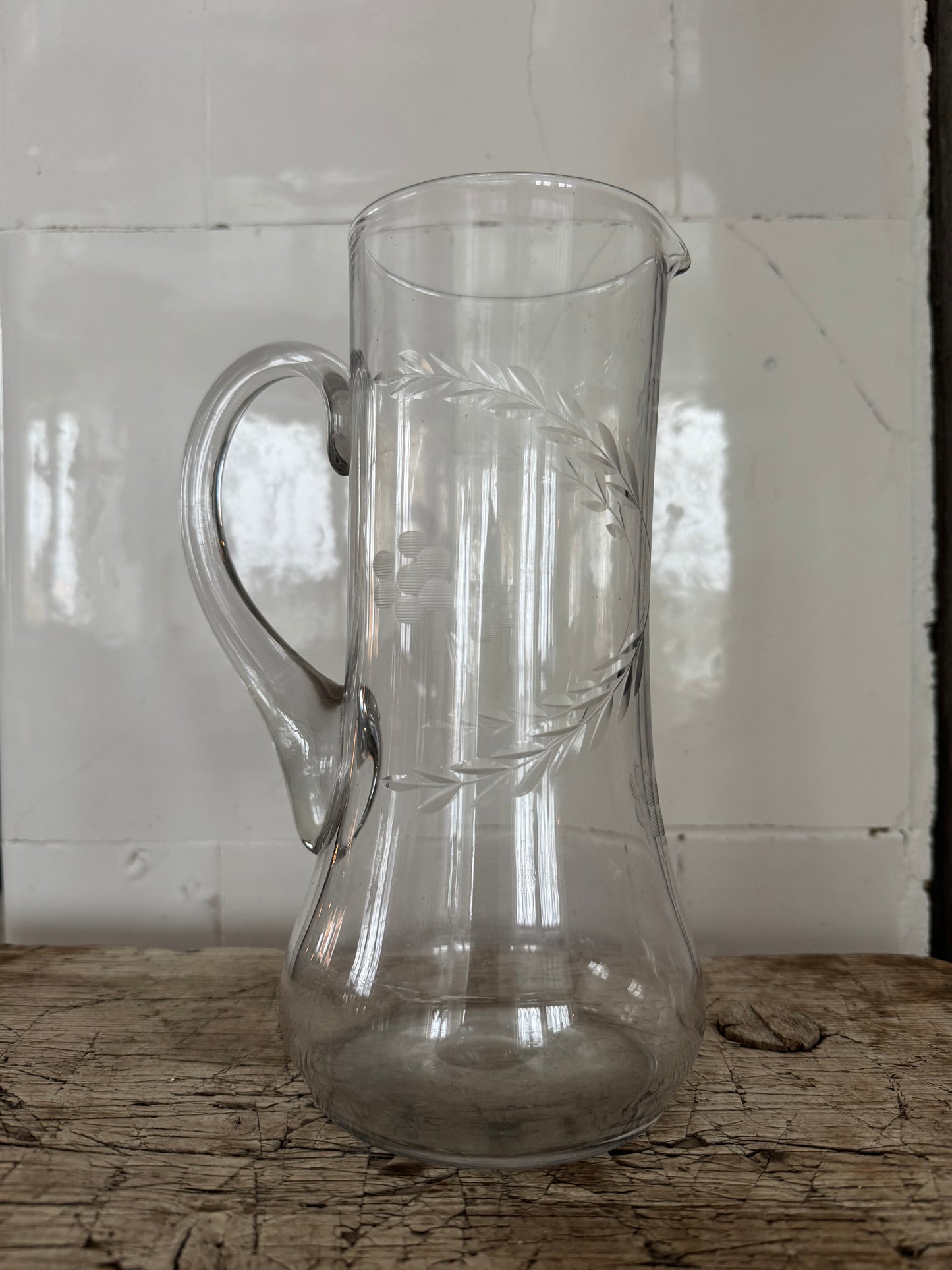 Kanna i klarglas med slipad dekor 1900-tal