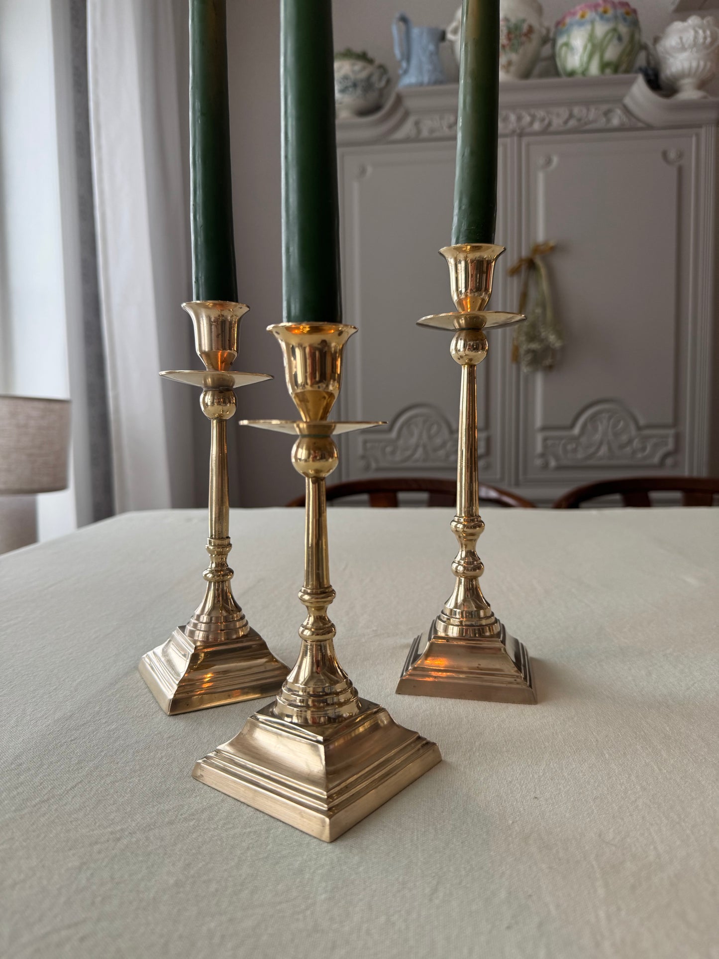 3st mässingsljusstakar i olika höjder