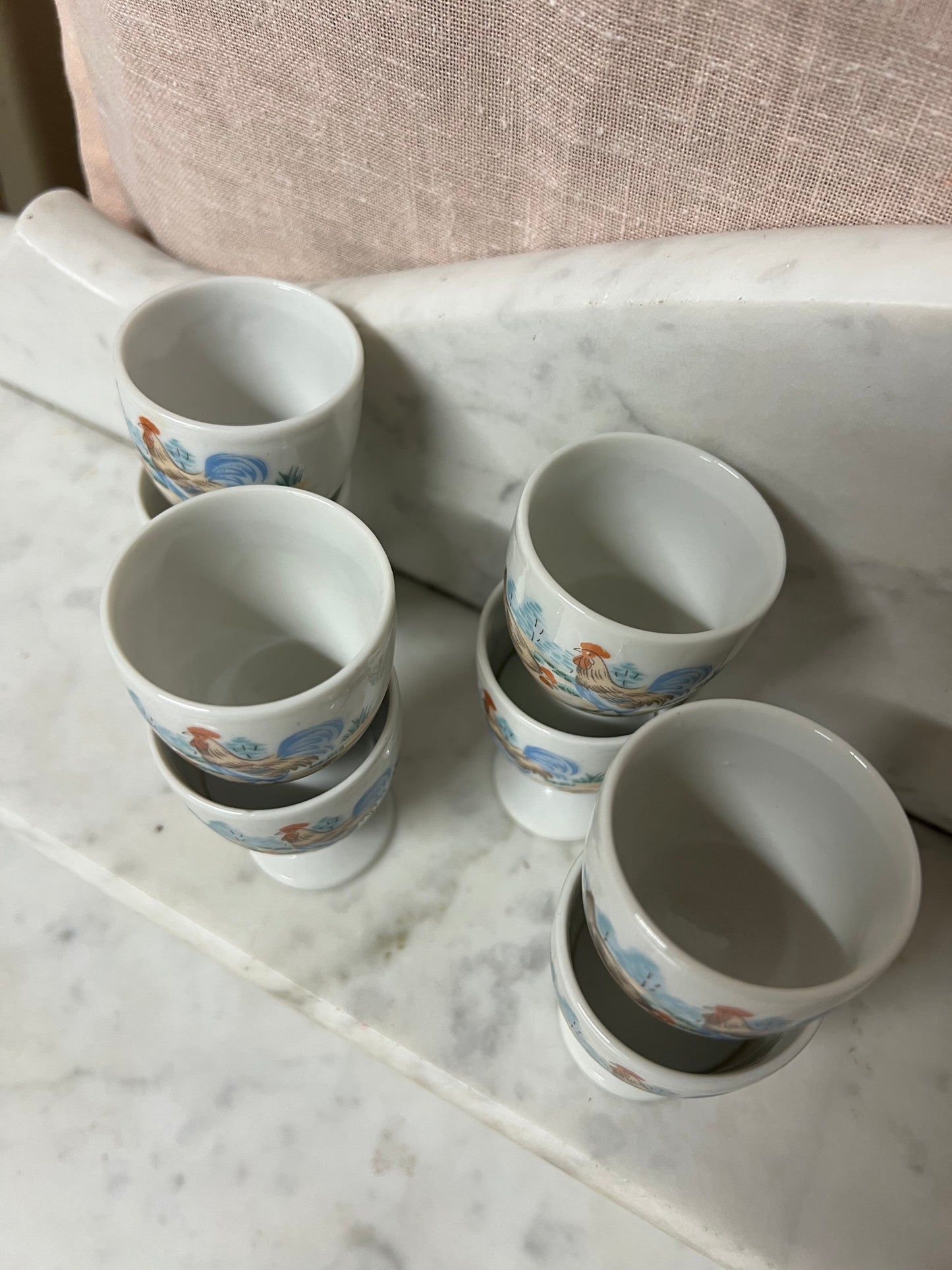 8 äggkoppar på fot