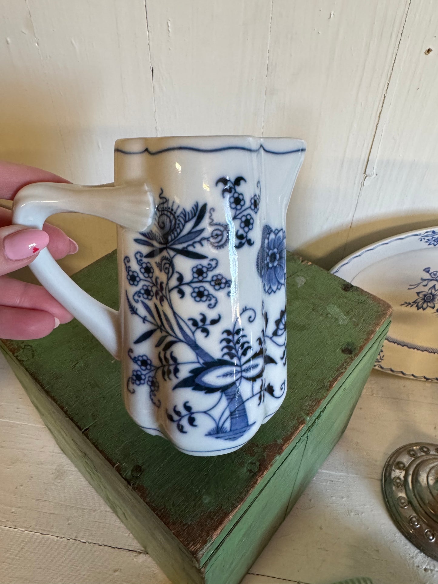 Blåvit kanna, Blue Danube