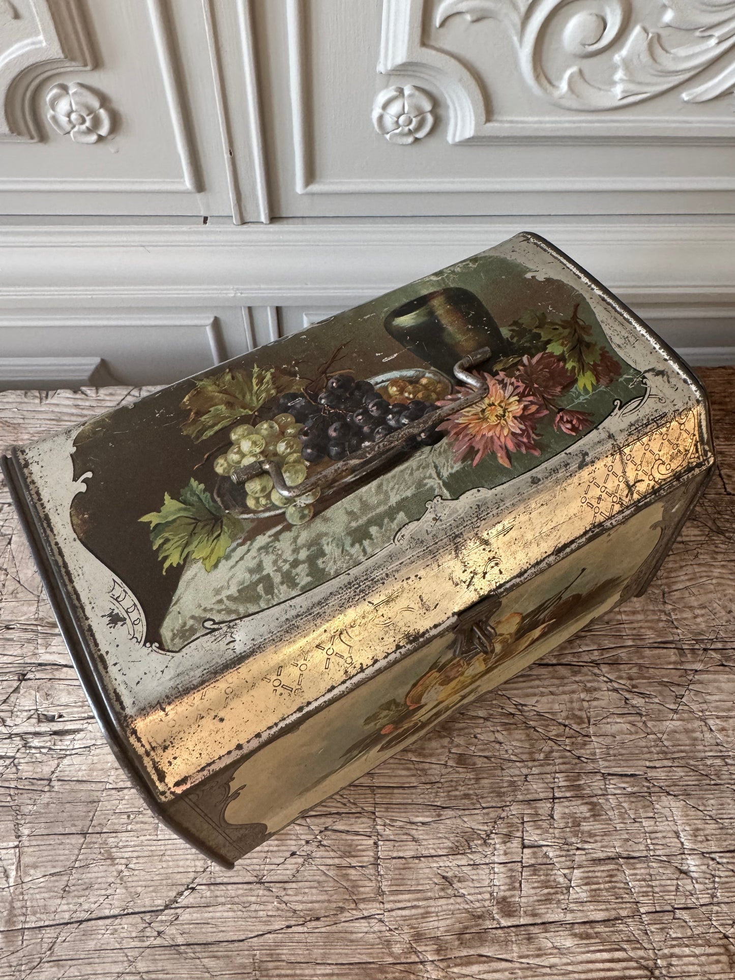 Plåtburk box med frukter