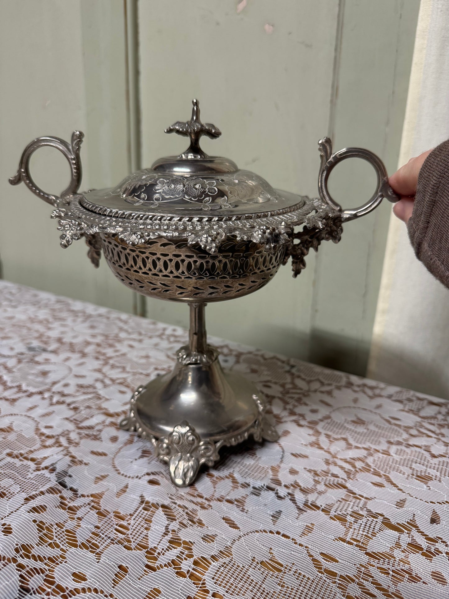 Bonbonjär med glasinsats vitmetall och nysilver, 1900-talets mitt