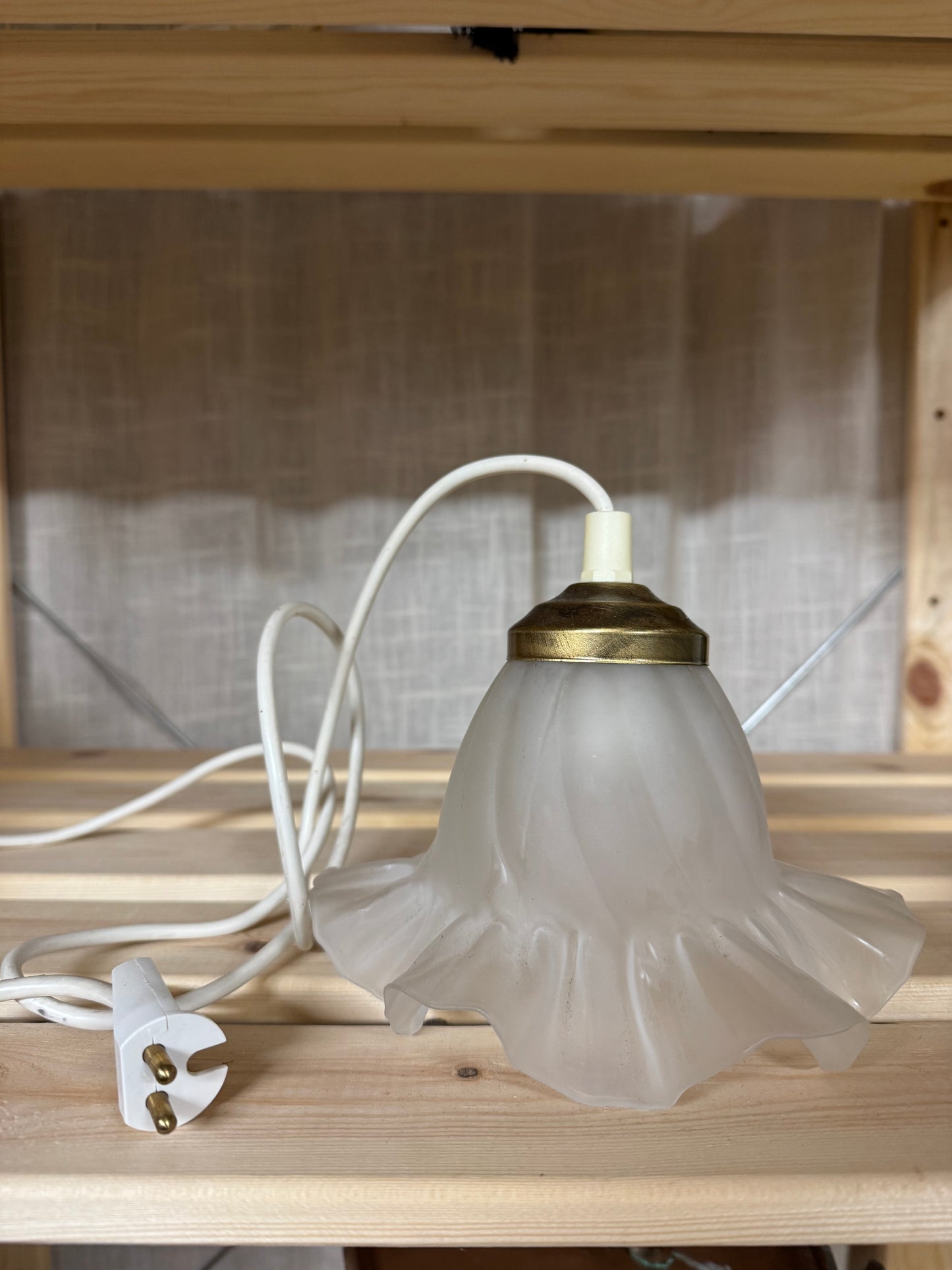 Fönsterlampa med volang