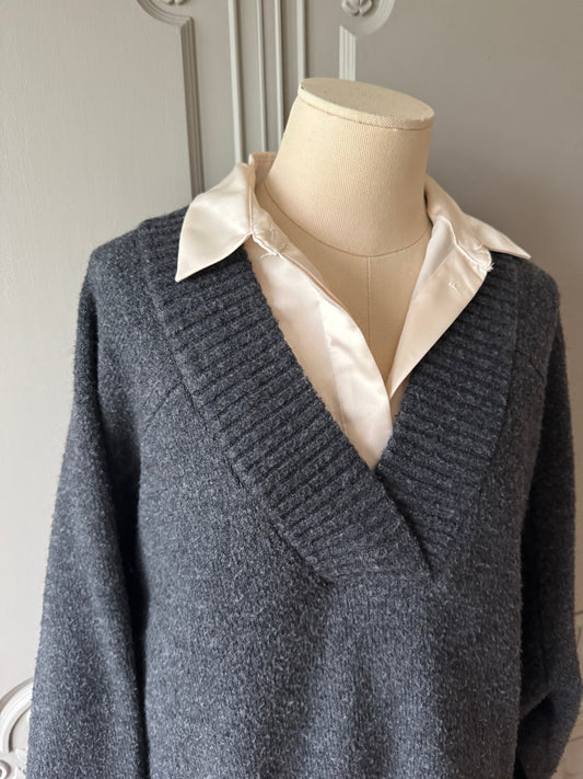 Stickad tröja i mörkgrått - Indiska