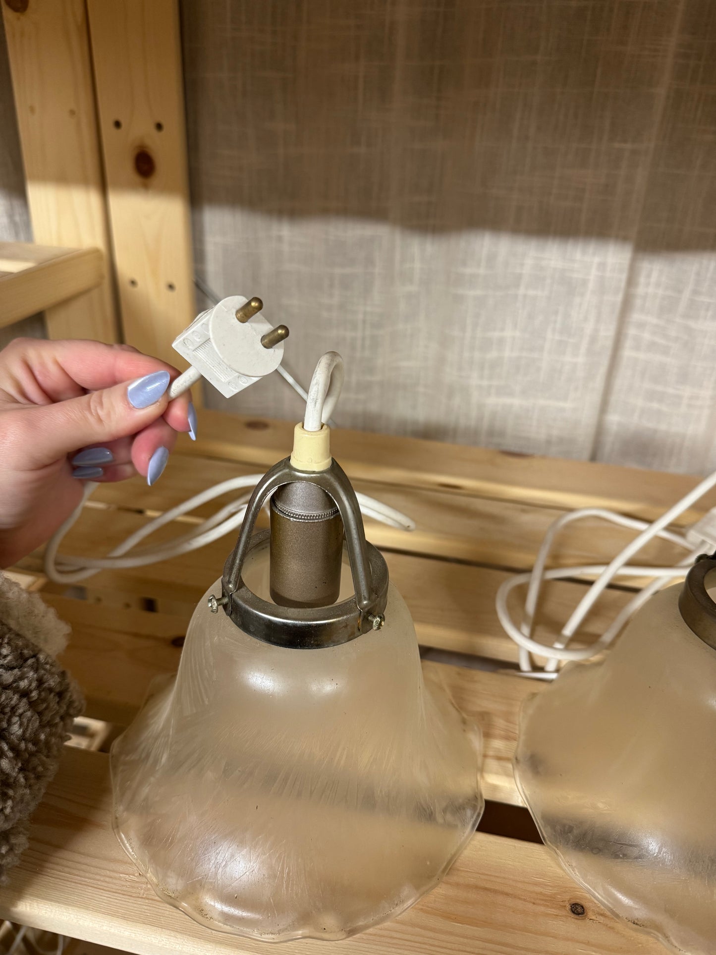 Paret fönsterlampor med volang