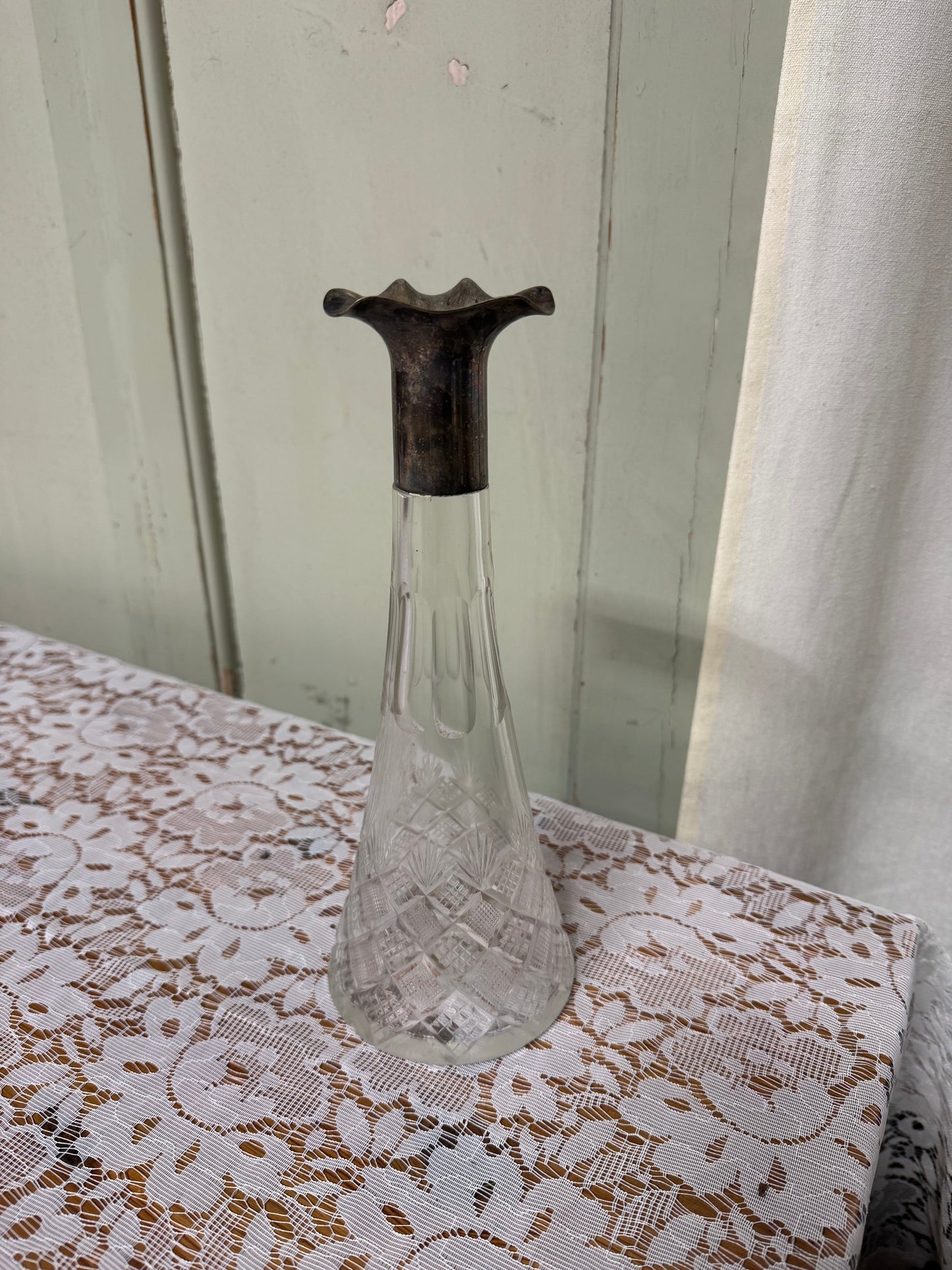 Glasvas med vågat nysilver upptill, mellan