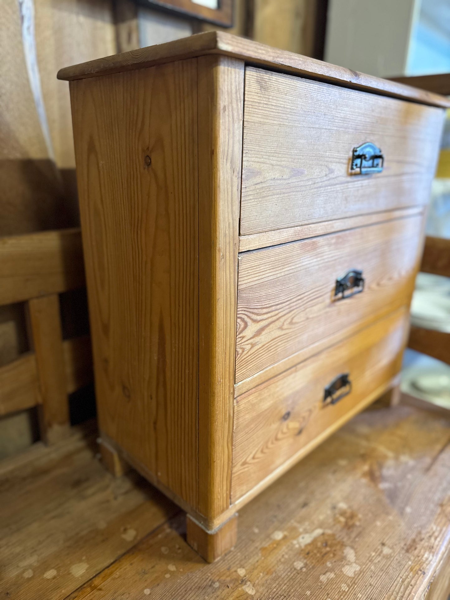 Mindre trären byrå