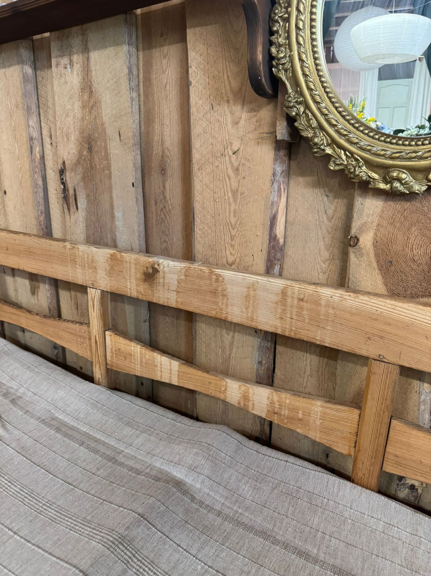 Äldre trären kökssoffa med förvaring