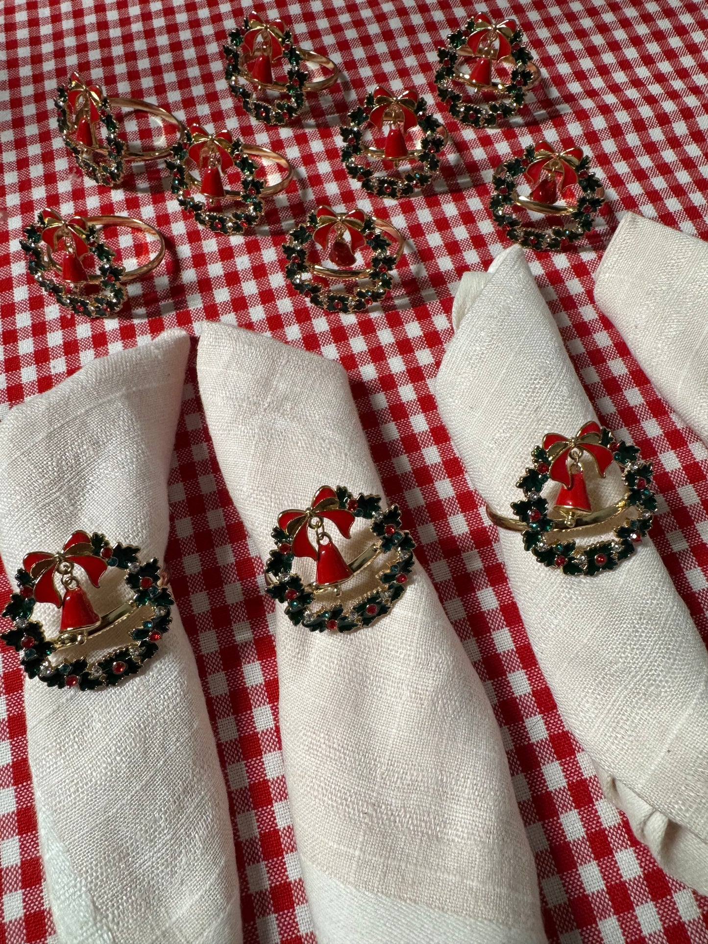 12 st servettringar med krans med bjällra och rosett