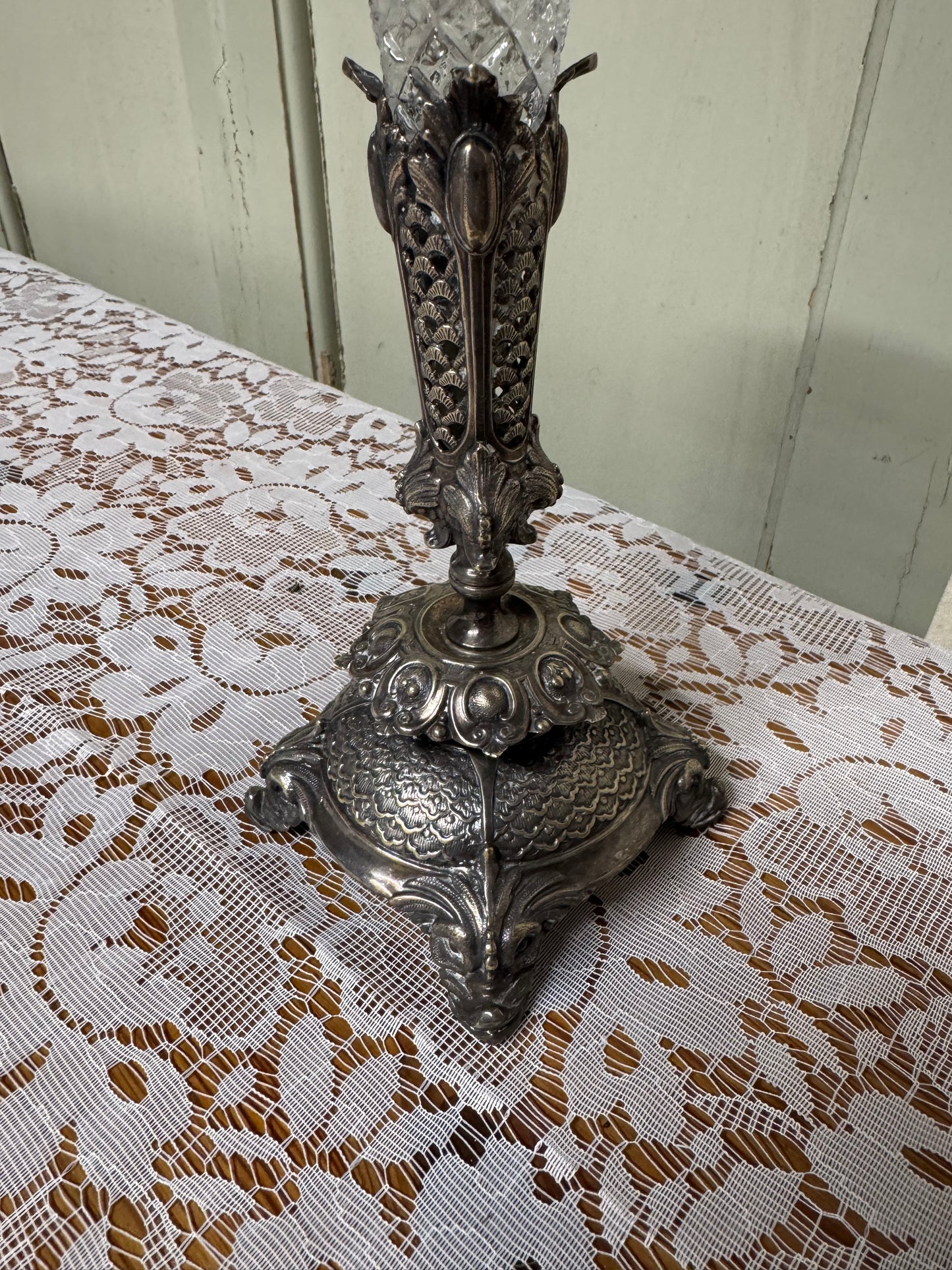 Glasvas med nysilverfot