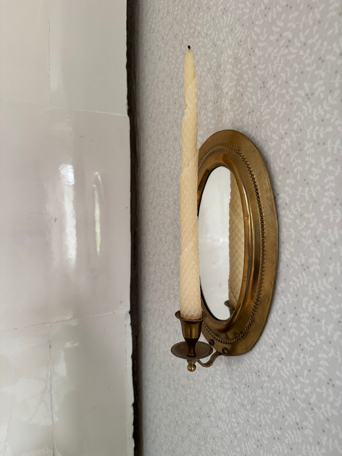 Väggljusstake i mässing med spegel