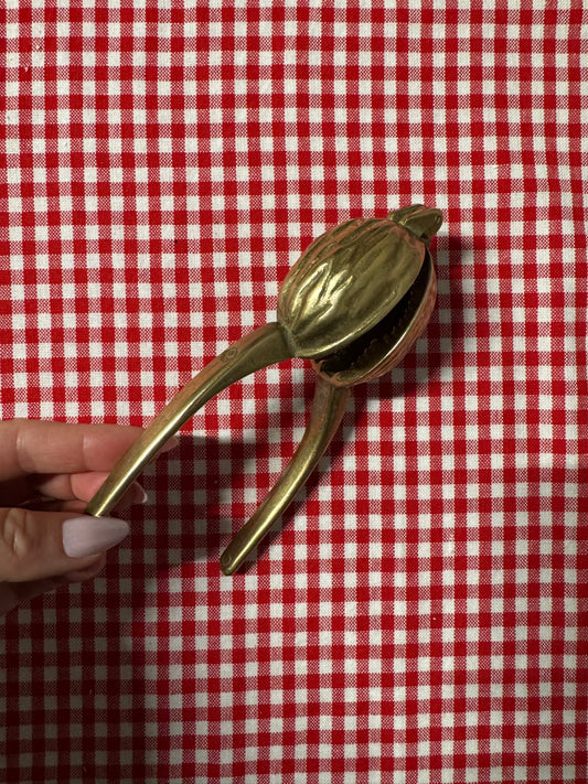 Äldre nötknäckare 1900-tal, valnöt i massiv mässing