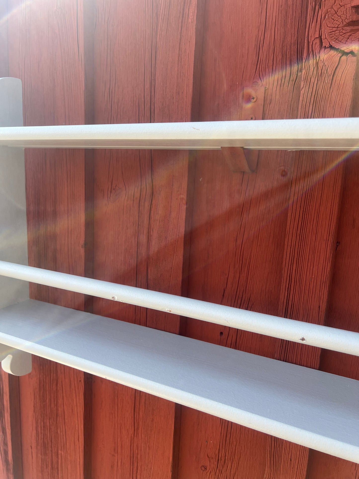 Tallrikshylla - gråmålad