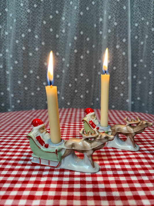2 st tomtar med släde och ren i porslin för julgransljus