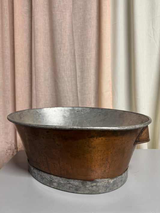 Kopparkärl med handtag