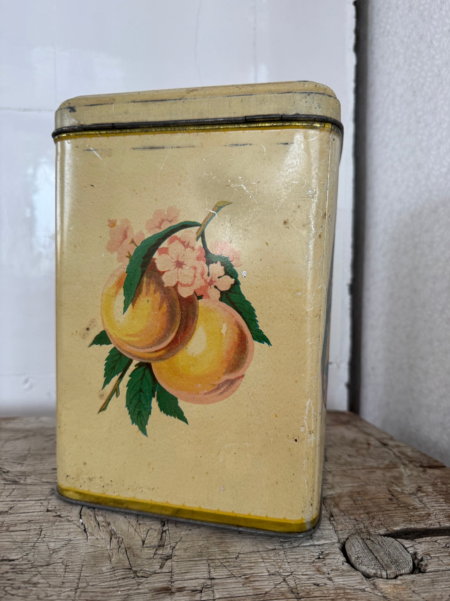 Plåtburk - papegoja och persika