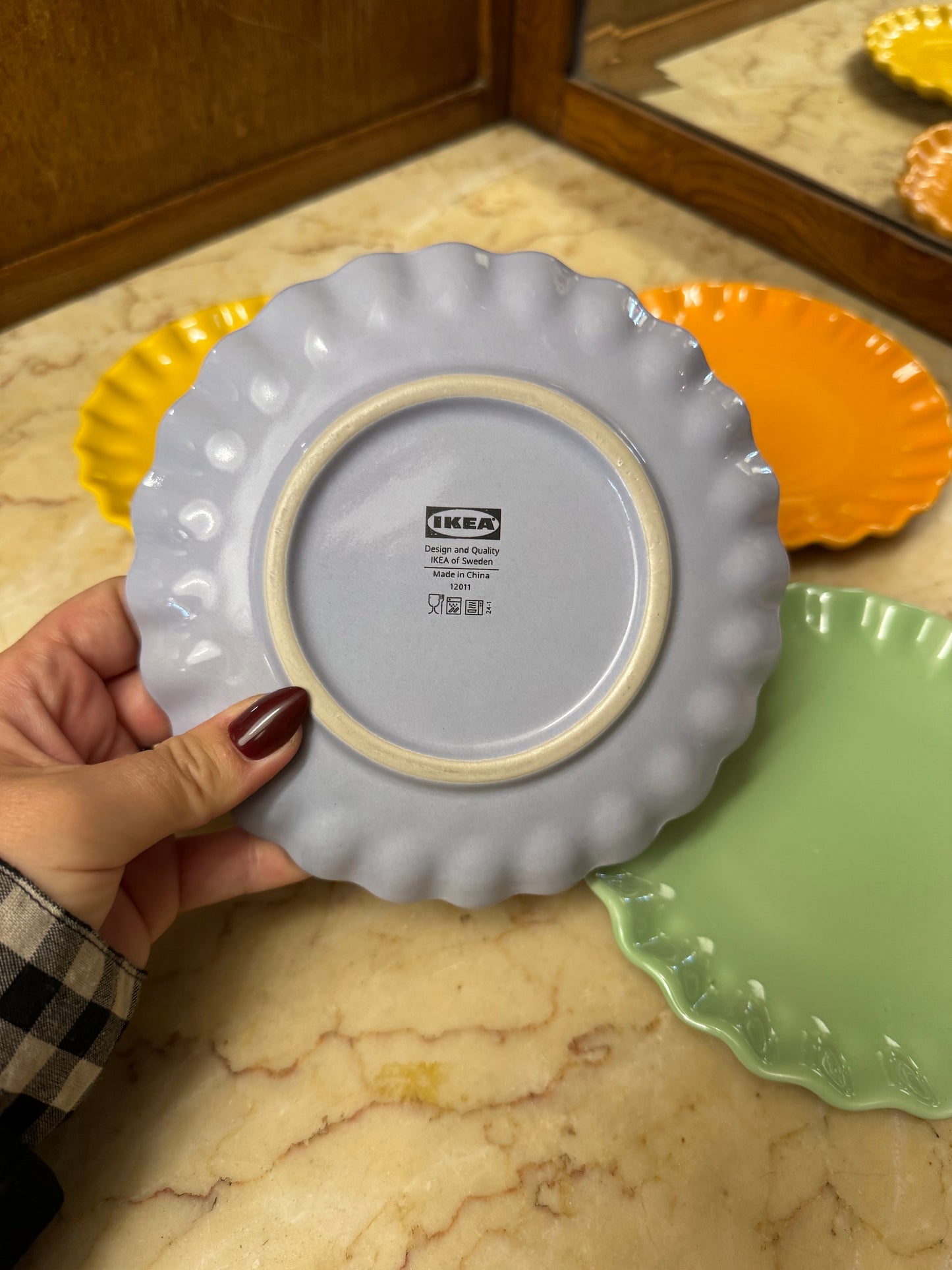 4st assietter med volang