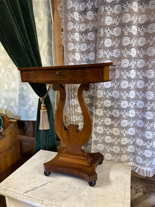 Sidobord empirestil, 1900-tal