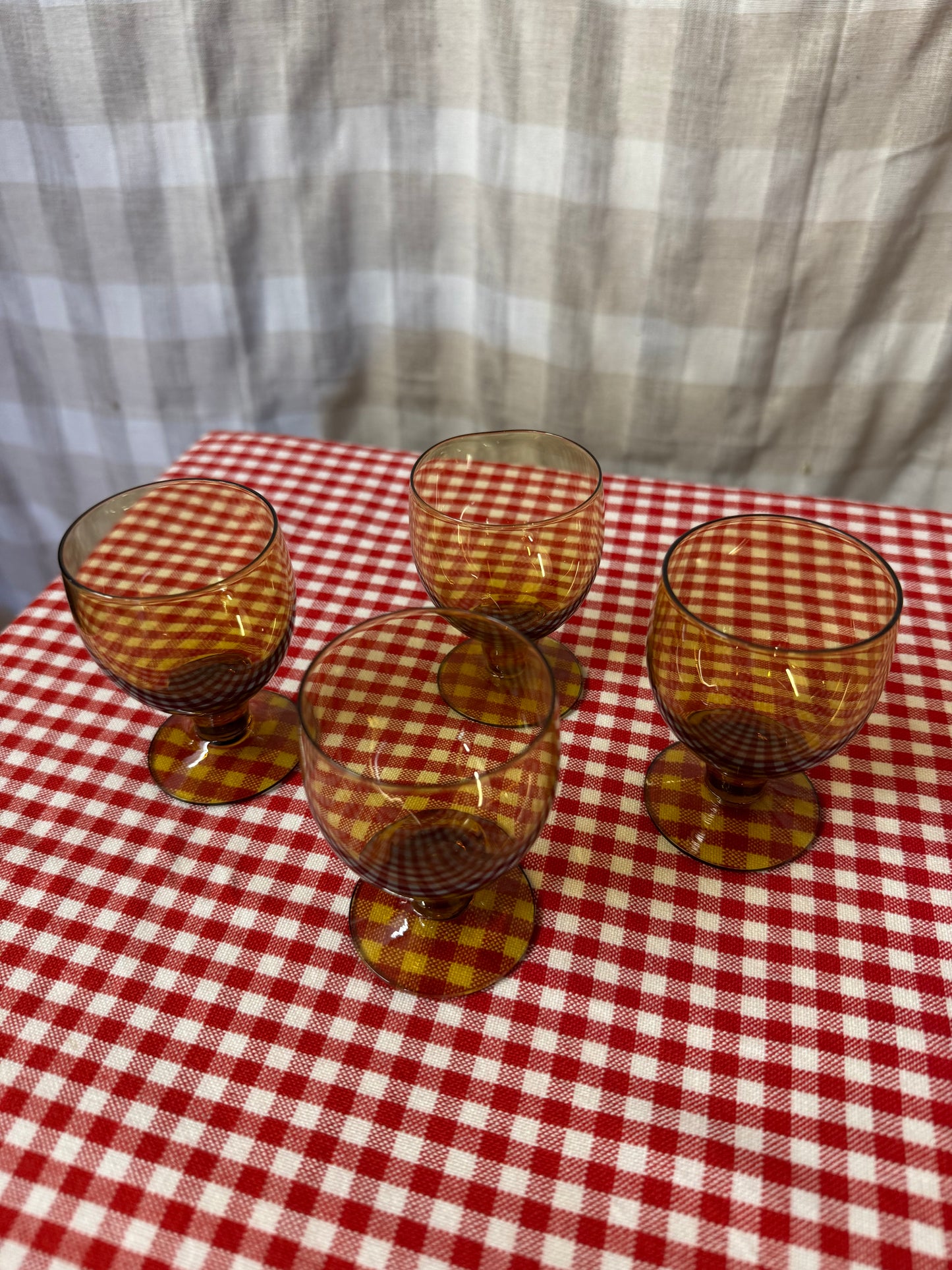 Bärnstensfärgade glas på fot, 6st