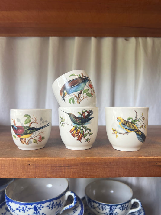 4st äggkoppar med fåglar