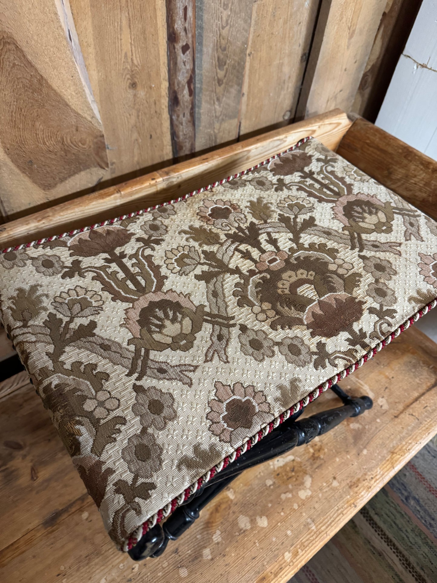 Äldre resväskställ