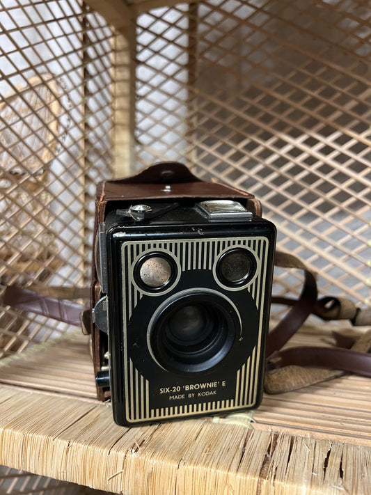 Art deco Camera - Six-20 ”Brownie” E Kodak