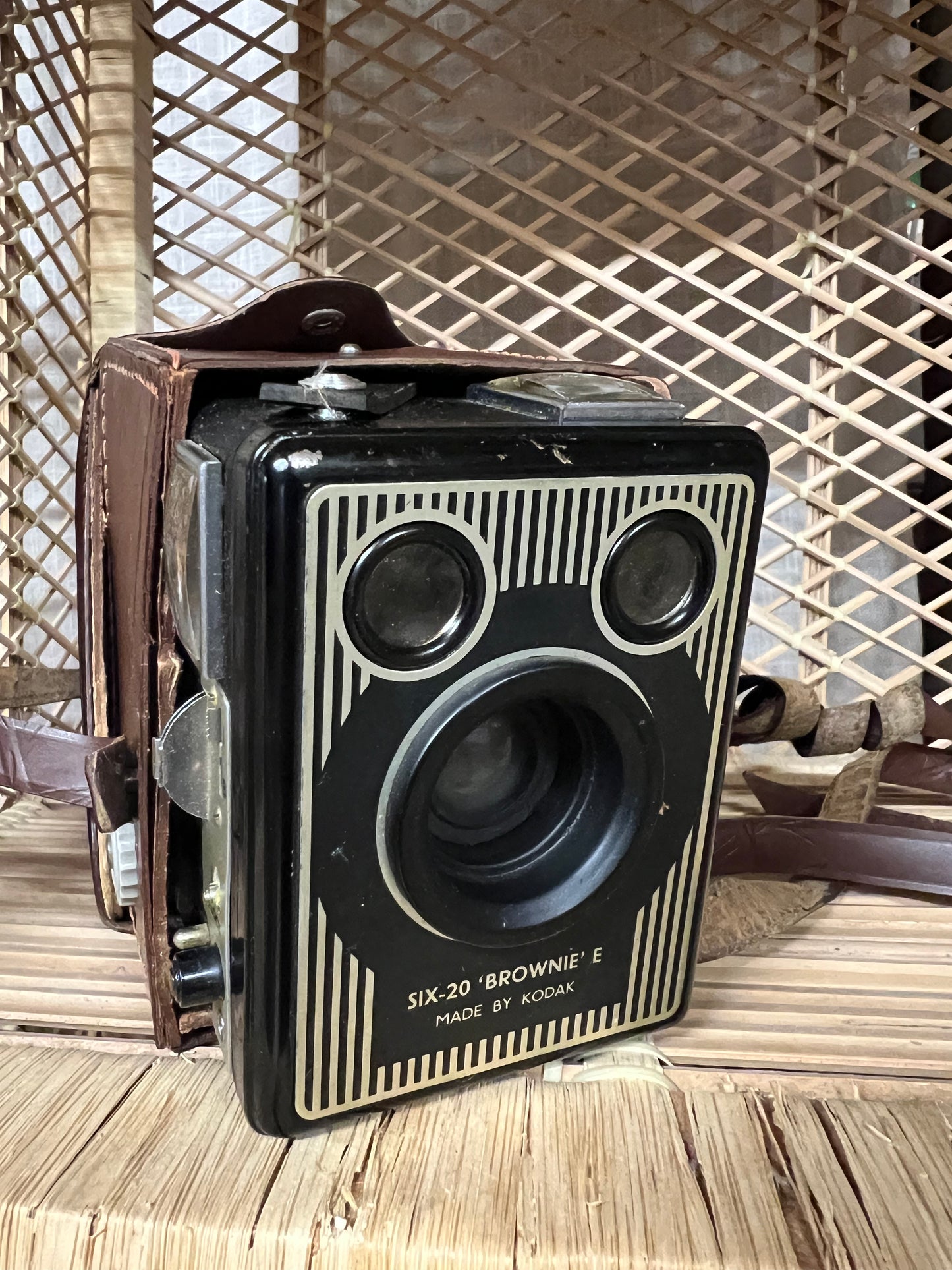 Art deco Camera - Six-20 ”Brownie” E Kodak