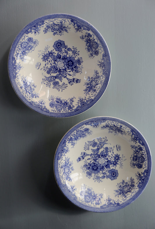 Två blå/vita småskålar