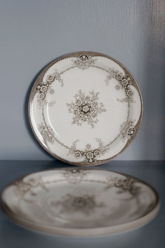 Triss i brun/vita tallrikar - RÖRSTRAND ULRIKA