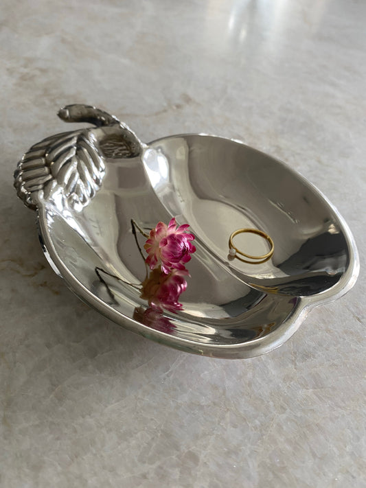 Vackert fat i putsat silver - Äpplet