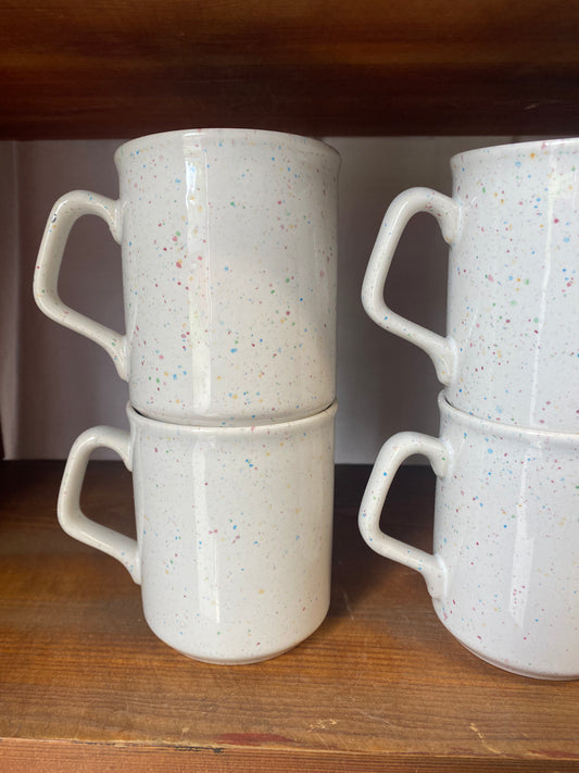 6st muggar med stänk i pastell - BARRATTS