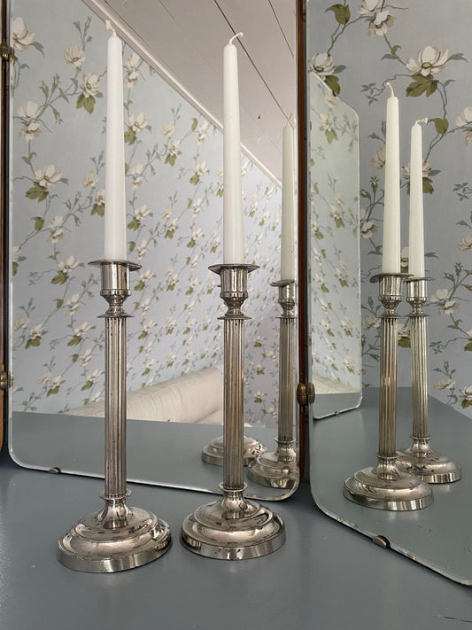 Paret silverljusstakar räfflade