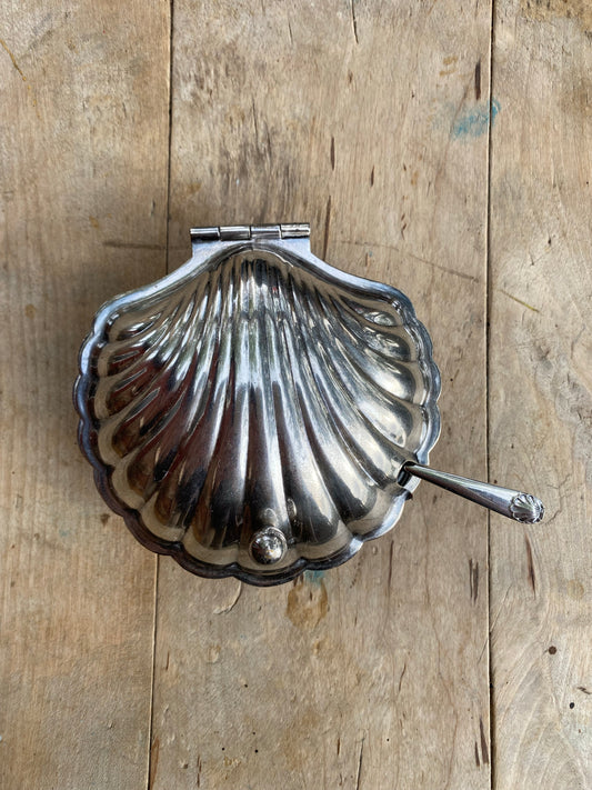 Snäckfat i silver med lock samt kniv