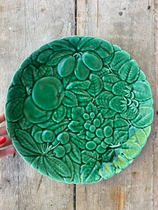 Otroligt uppläggningsfat i grönt med frukt