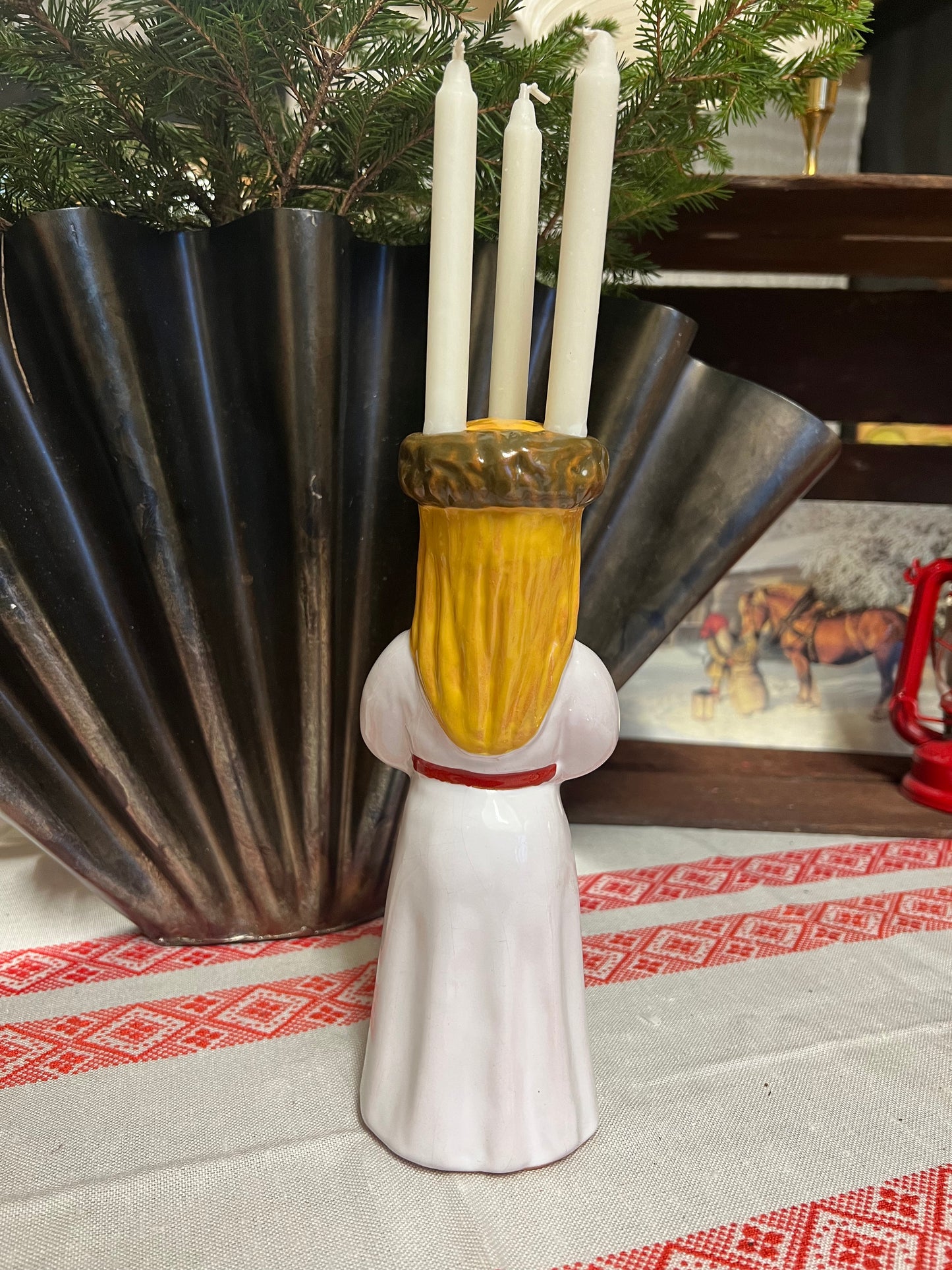 Lucia med krona för julgransljus i porslin